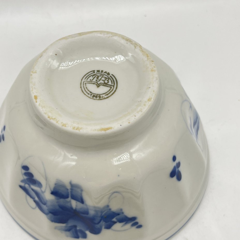 Конфетница с расписным цветочным декором, фарфор, роспись, Речицкий фарфоровый завод (Гжель), СССР, 1972-1985 гг.