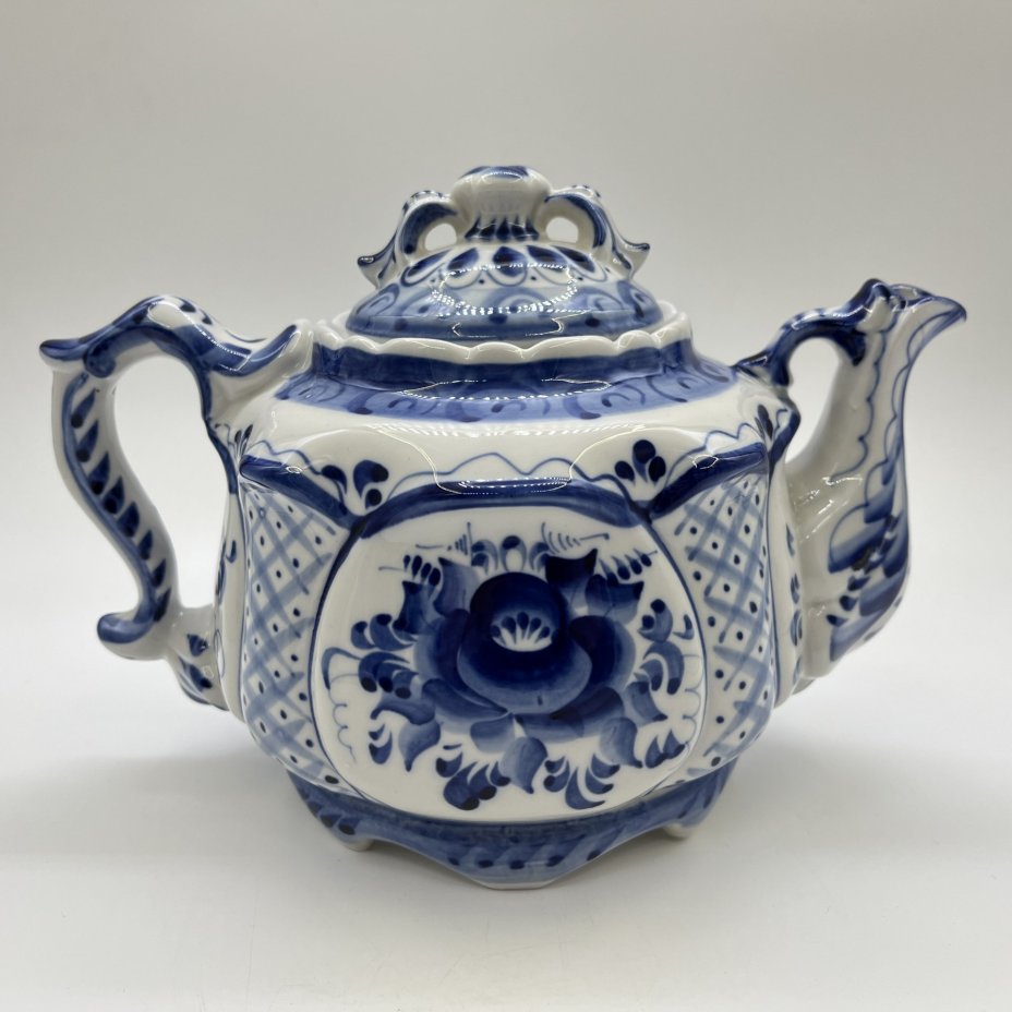 Чайник заварочный, украшенный цветочным декором, Стрелкова, Гжельские узоры