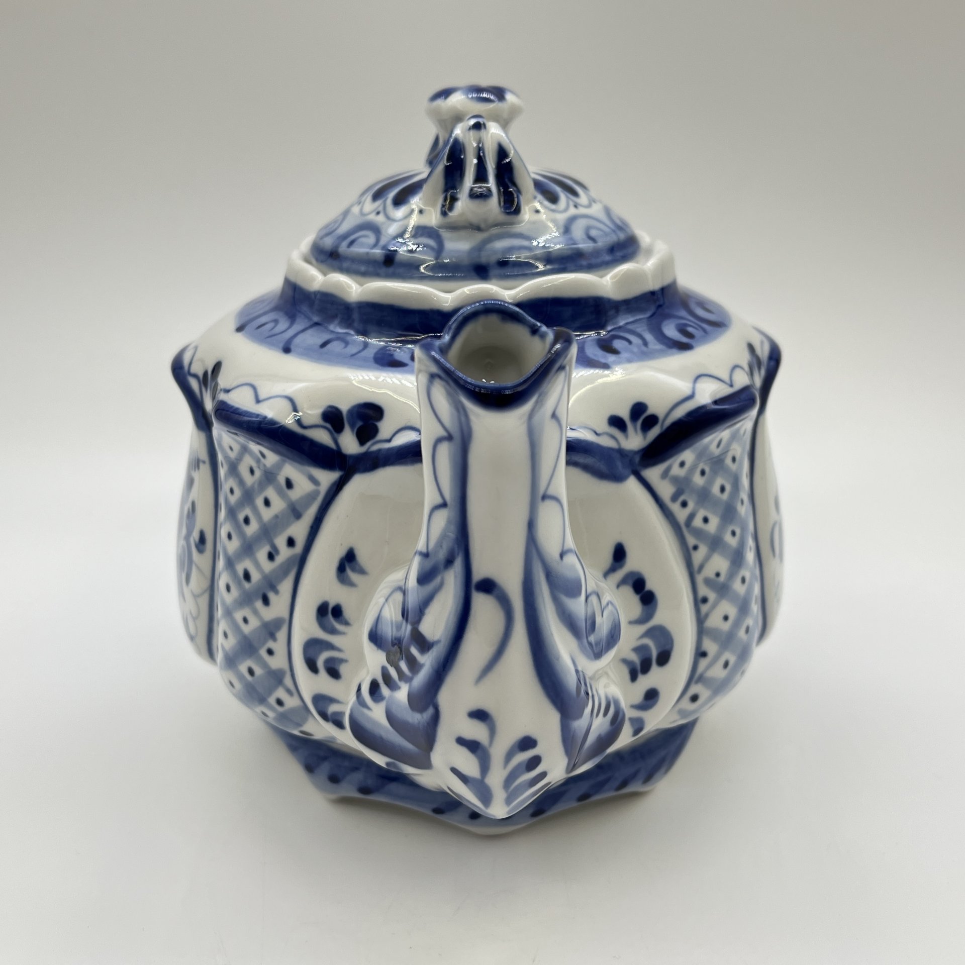 Чайник заварочный, украшенный цветочным декором, Стрелкова, Гжельские узоры