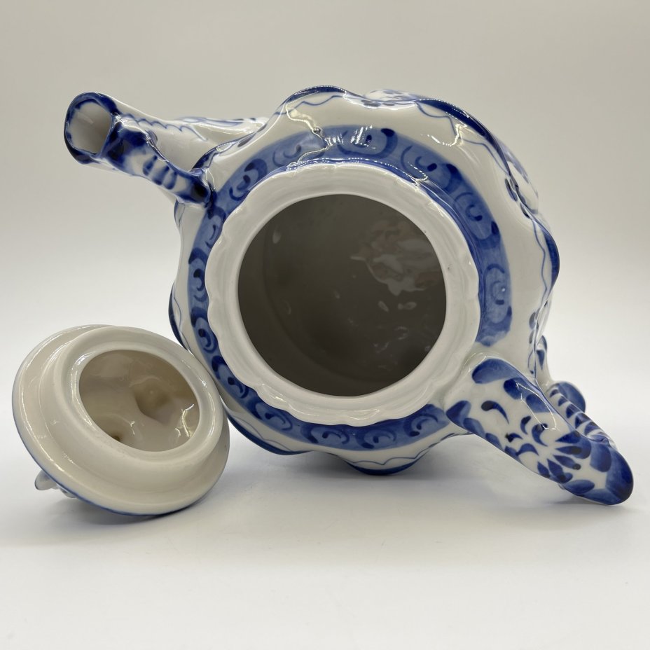 Чайник заварочный, украшенный цветочным декором, Стрелкова, Гжельские узоры