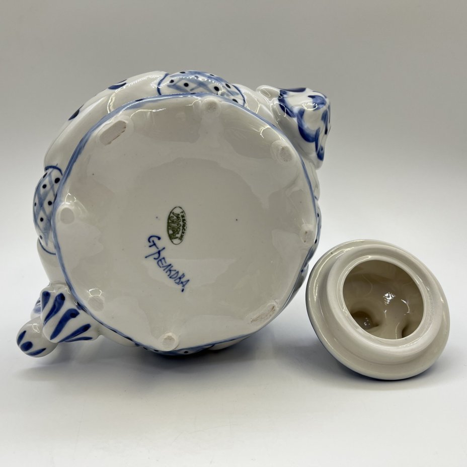 Чайник заварочный, украшенный цветочным декором, Стрелкова, Гжельские узоры