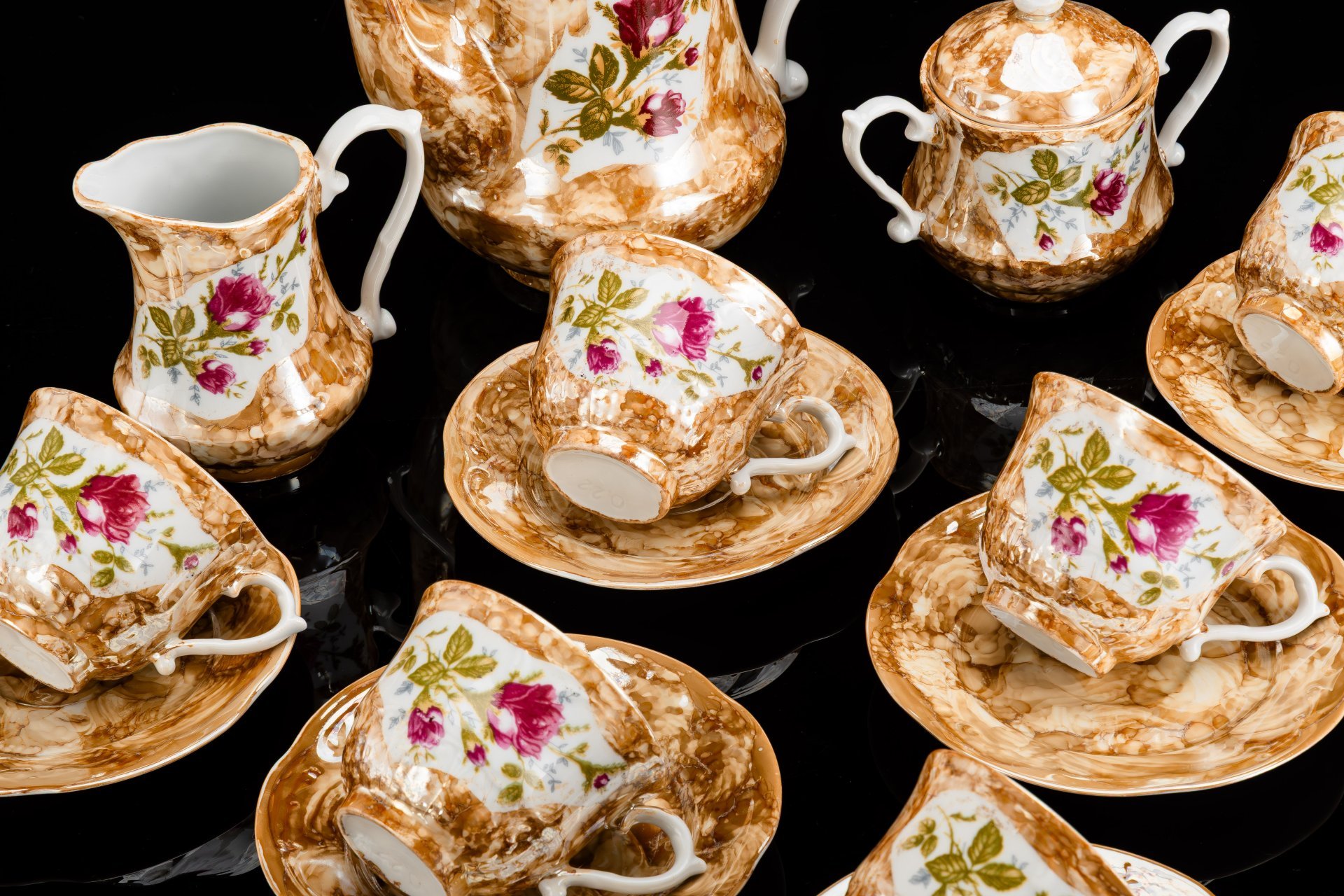 Сервиз чайный с декором в виде роз и разводов на 6 персон (15 предметов)