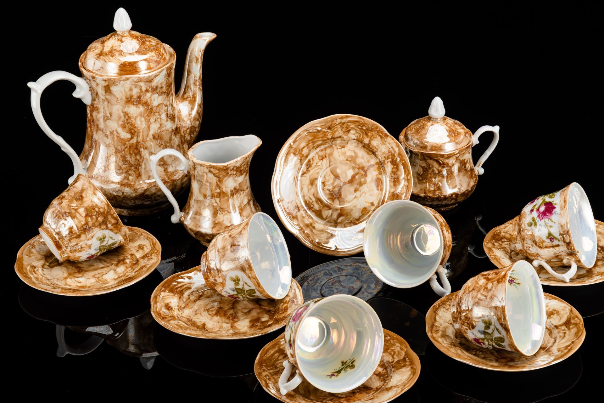 Сервиз чайный с декором в виде роз и разводов на 6 персон (15 предметов)