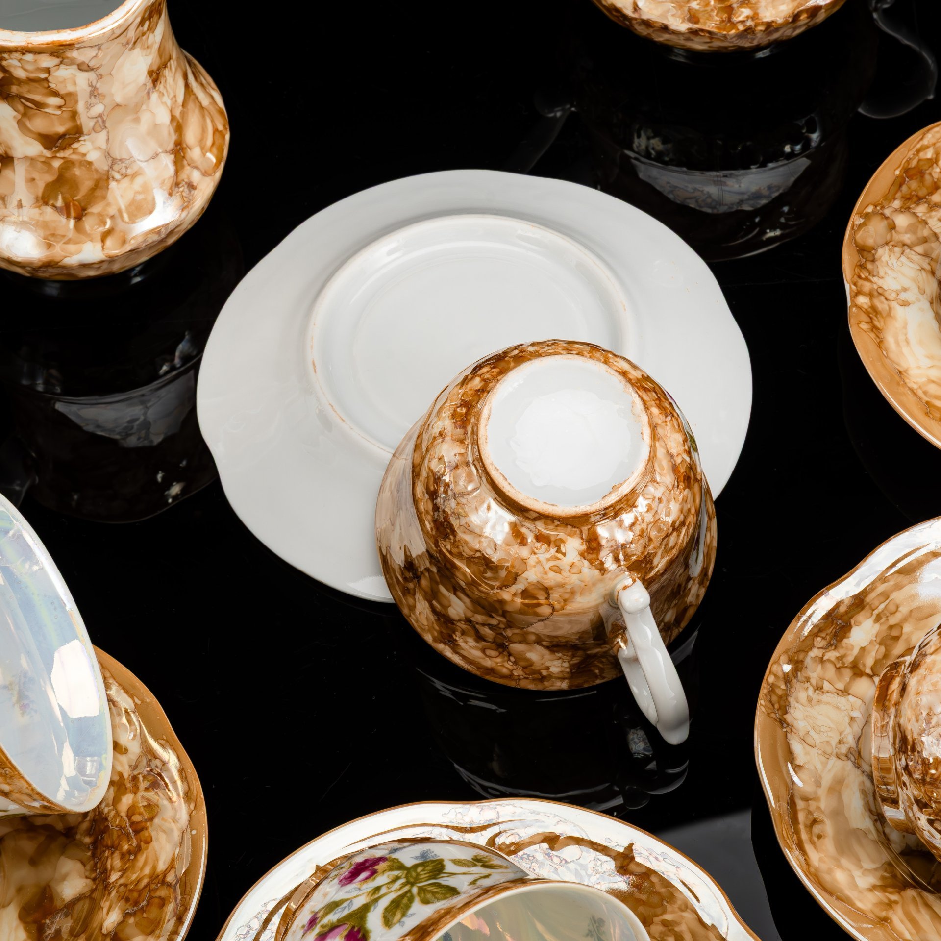 Сервиз чайный с декором в виде роз и разводов на 6 персон (15 предметов)