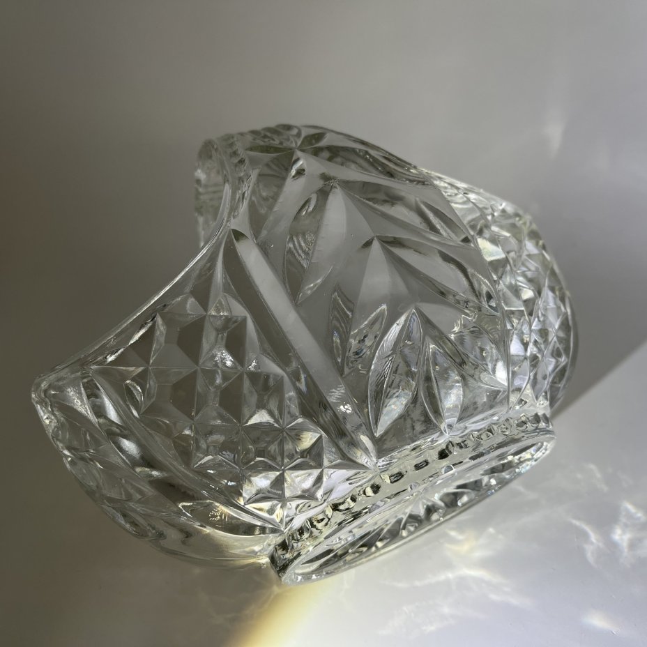 Конфетница в форме корзинки с рельефным декором, хрусталь, СССР, 1970-1990 гг.