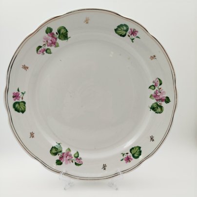 Сервировочное блюдо круглой формы с цветочным декором и фигурным краем, фарфор, деколь, золочение, Дулевский фарфоровый завод (Дулёво), СССР, 1958 г.