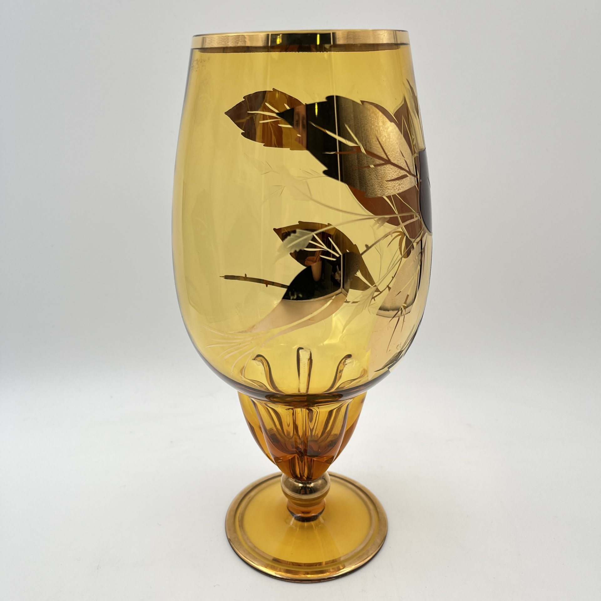 Ваза в виде кубка, стекло, резьба, золочение, Чехословакия, 1970-1990 гг.