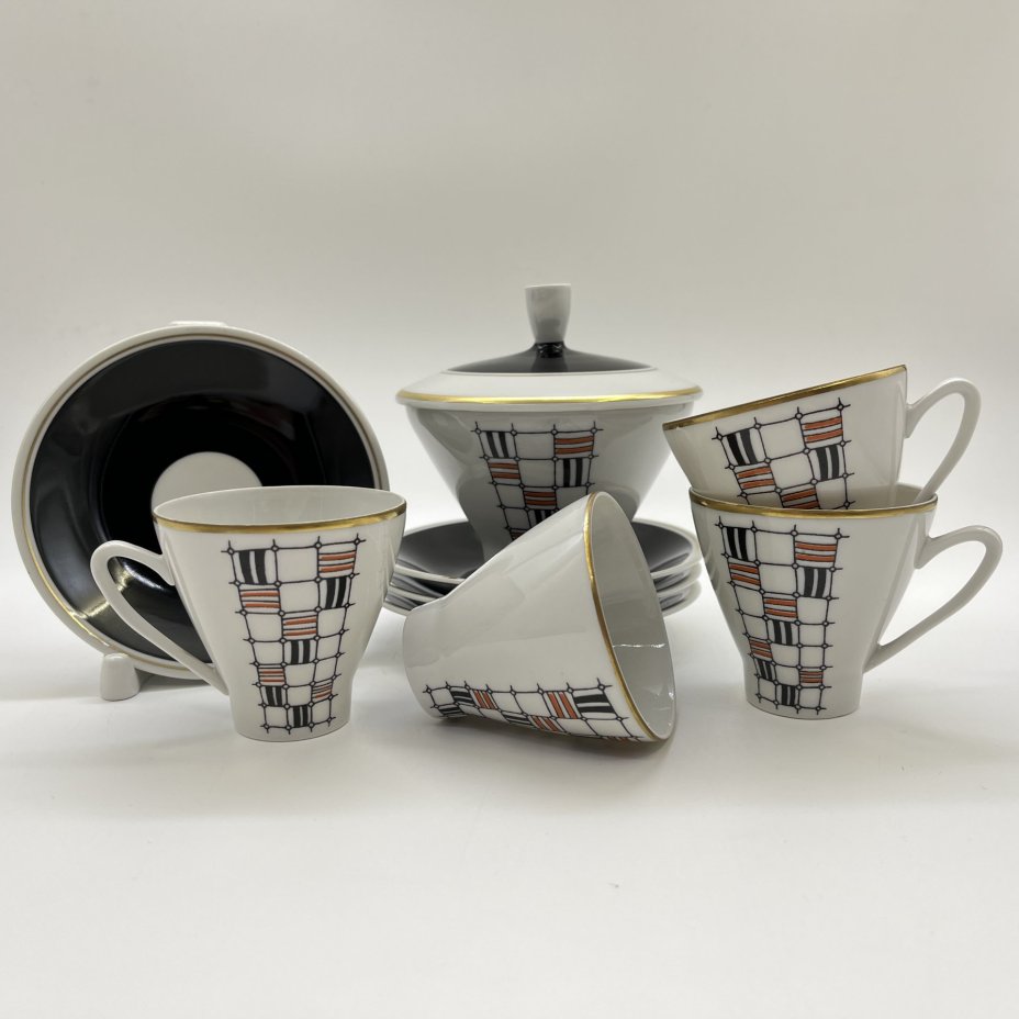 Набор кофейный c минималистичным геометрическим декором на 4 персоны (9 предметов: сахарница и кофейные пары), фарфор, крытье, деколь, золочение, Freiberger Porzellan, ГДР, 1957-1972 гг.