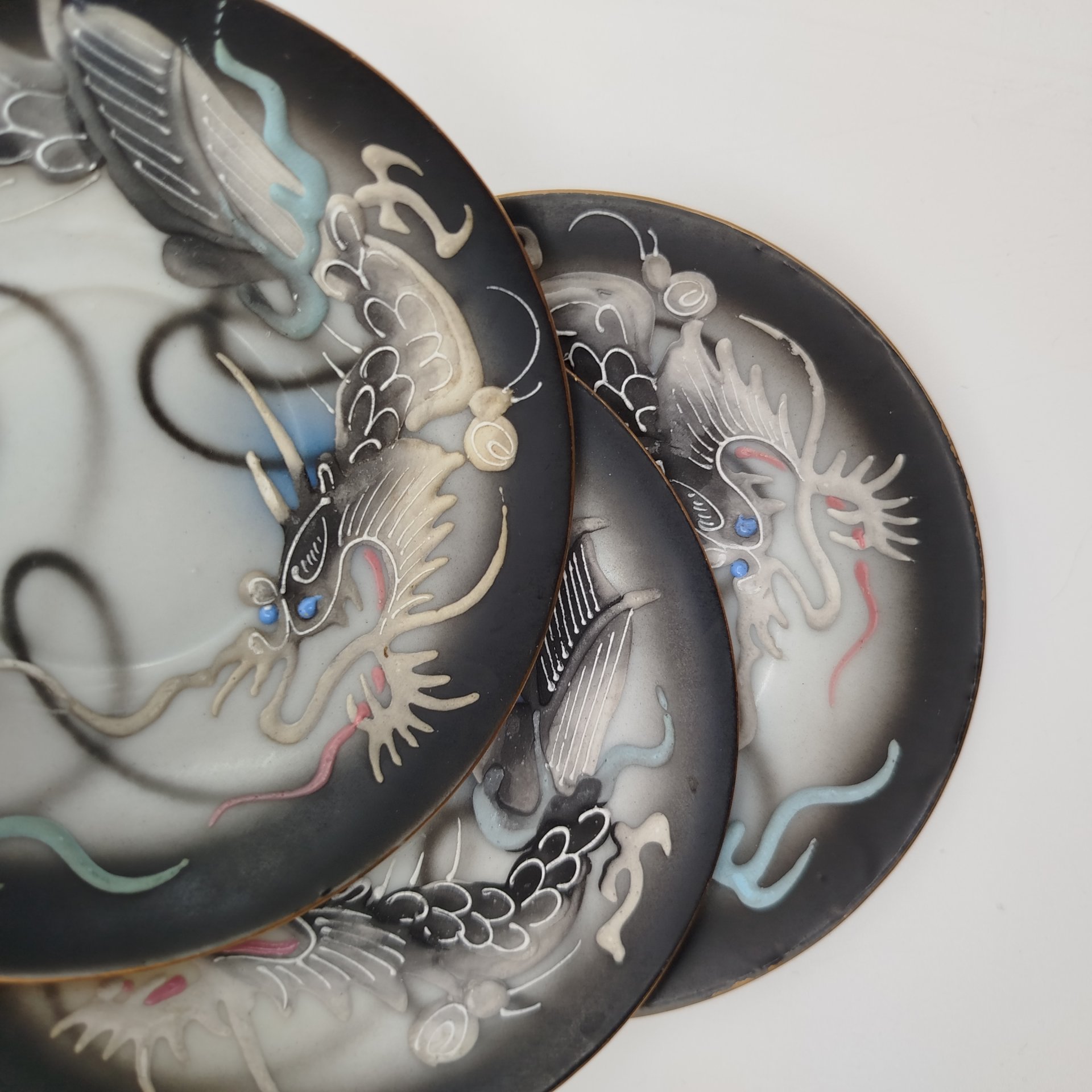 Набор из 3-х кофейных пар "Дракон", Lux Porcelain FAHD M.K., фарфор, бисквит, роспись, золочение, Азия, 1970-1990 гг.