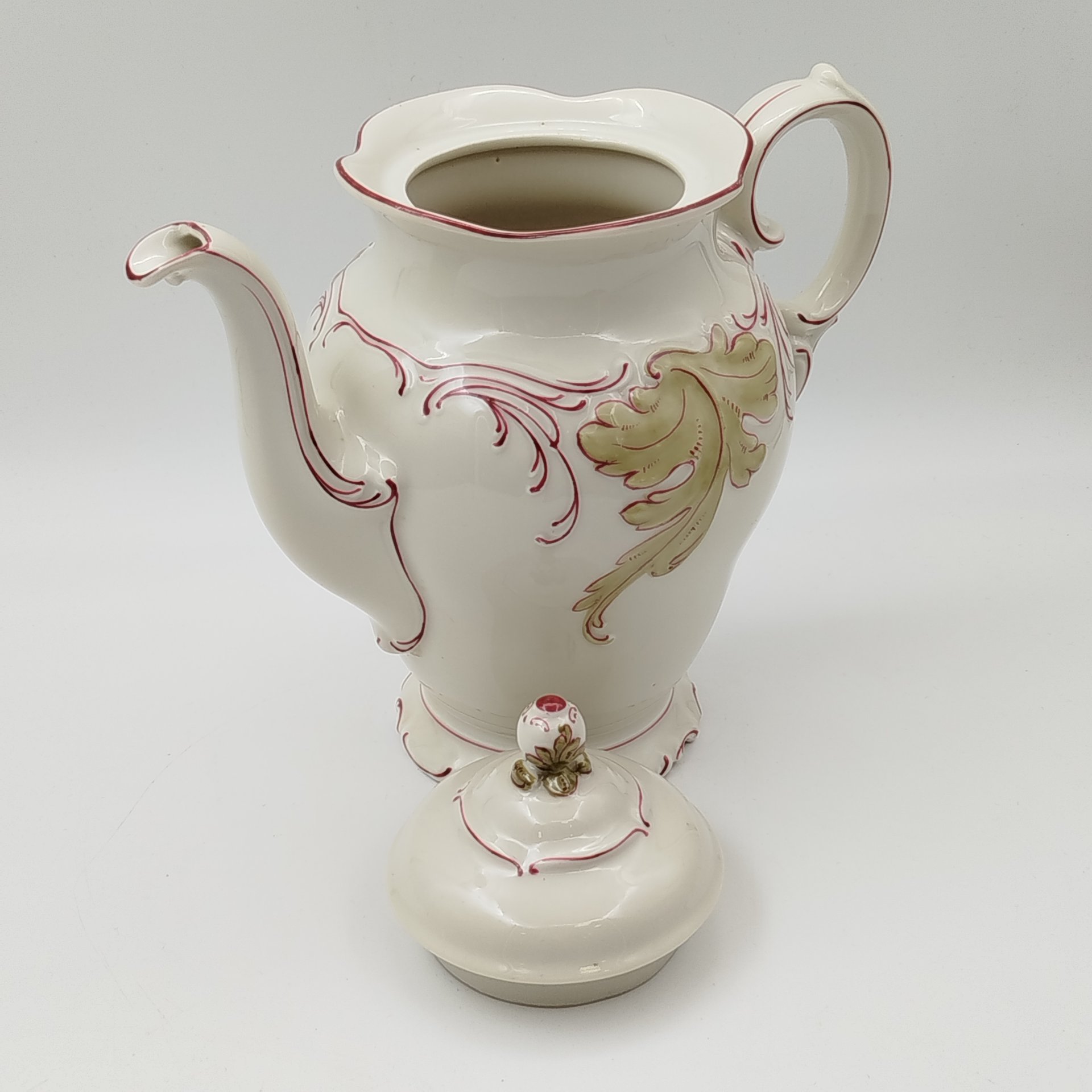 Чайник (кофейник) с растительным декором