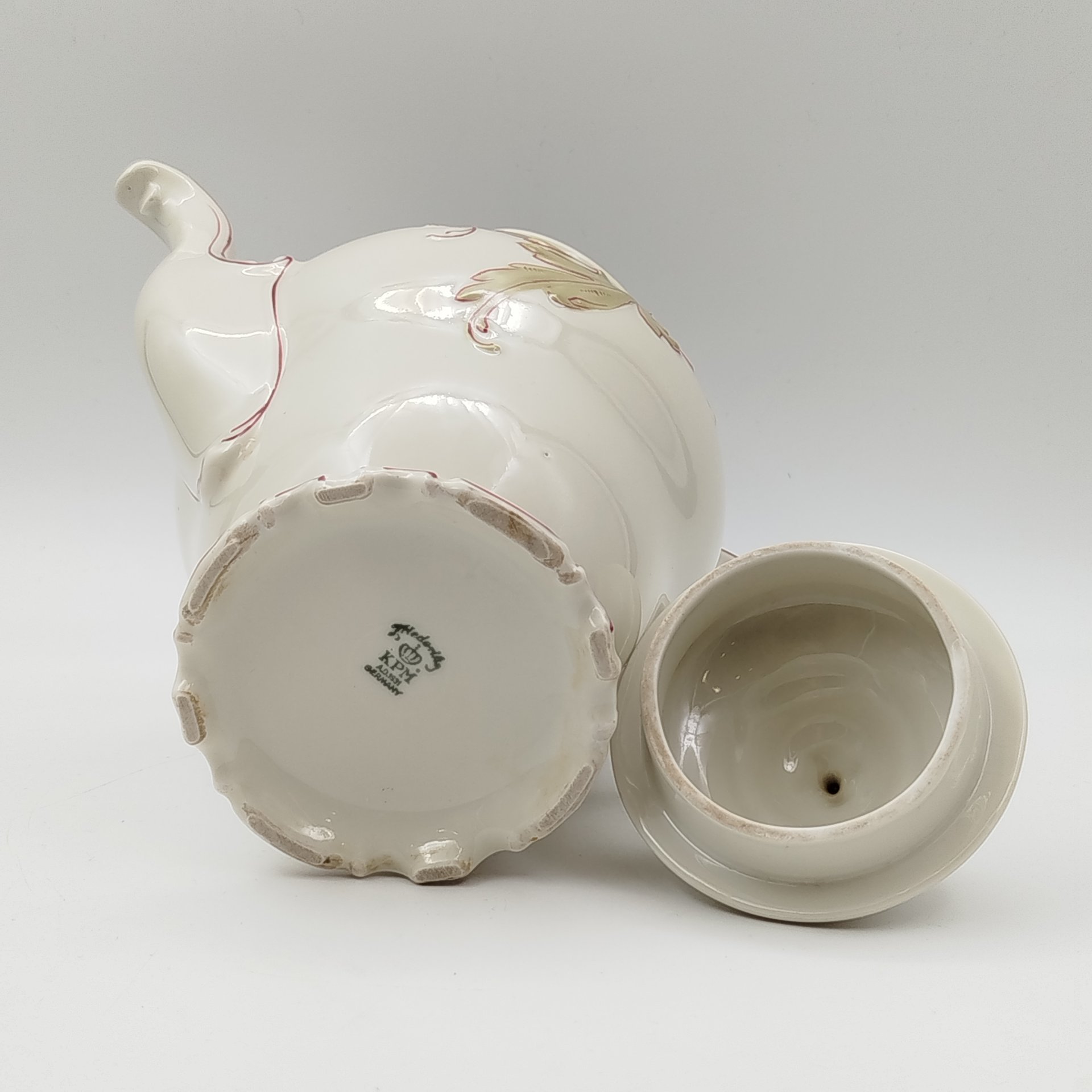 Чайник (кофейник) с растительным декором