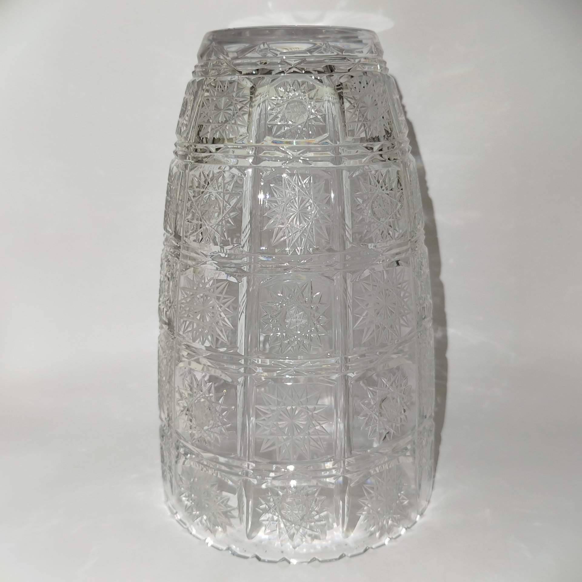 Крупная ваза с рельефным резным декором, хрусталь, алмазная грань, Bohemia Crystal (Bohemia Glass), Чехословакия, 1970-1990 гг.