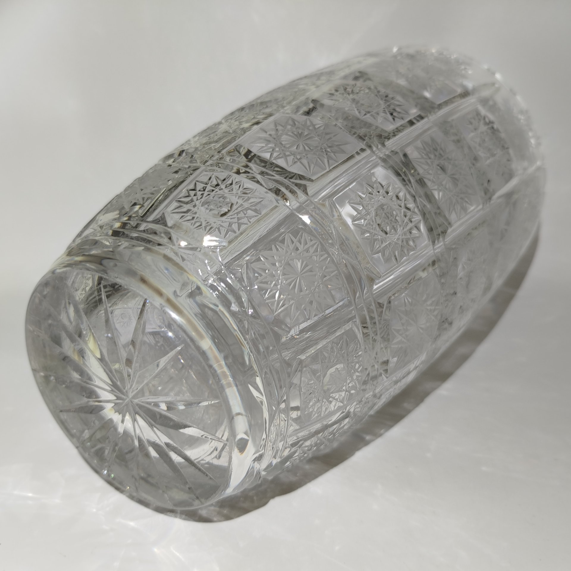 Крупная ваза с рельефным резным декором, хрусталь, алмазная грань, Bohemia Crystal (Bohemia Glass), Чехословакия, 1970-1990 гг.