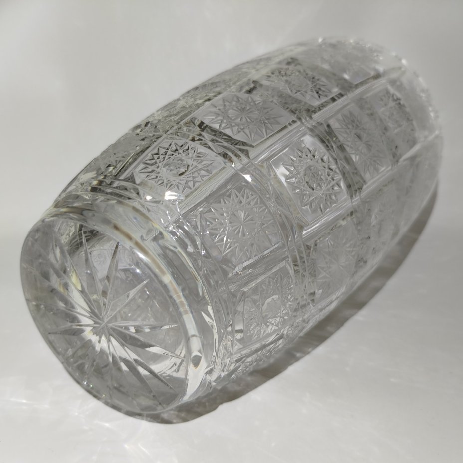 Крупная ваза с рельефным резным декором, хрусталь, алмазная грань, Bohemia Crystal (Bohemia Glass), Чехословакия, 1970-1990 гг.