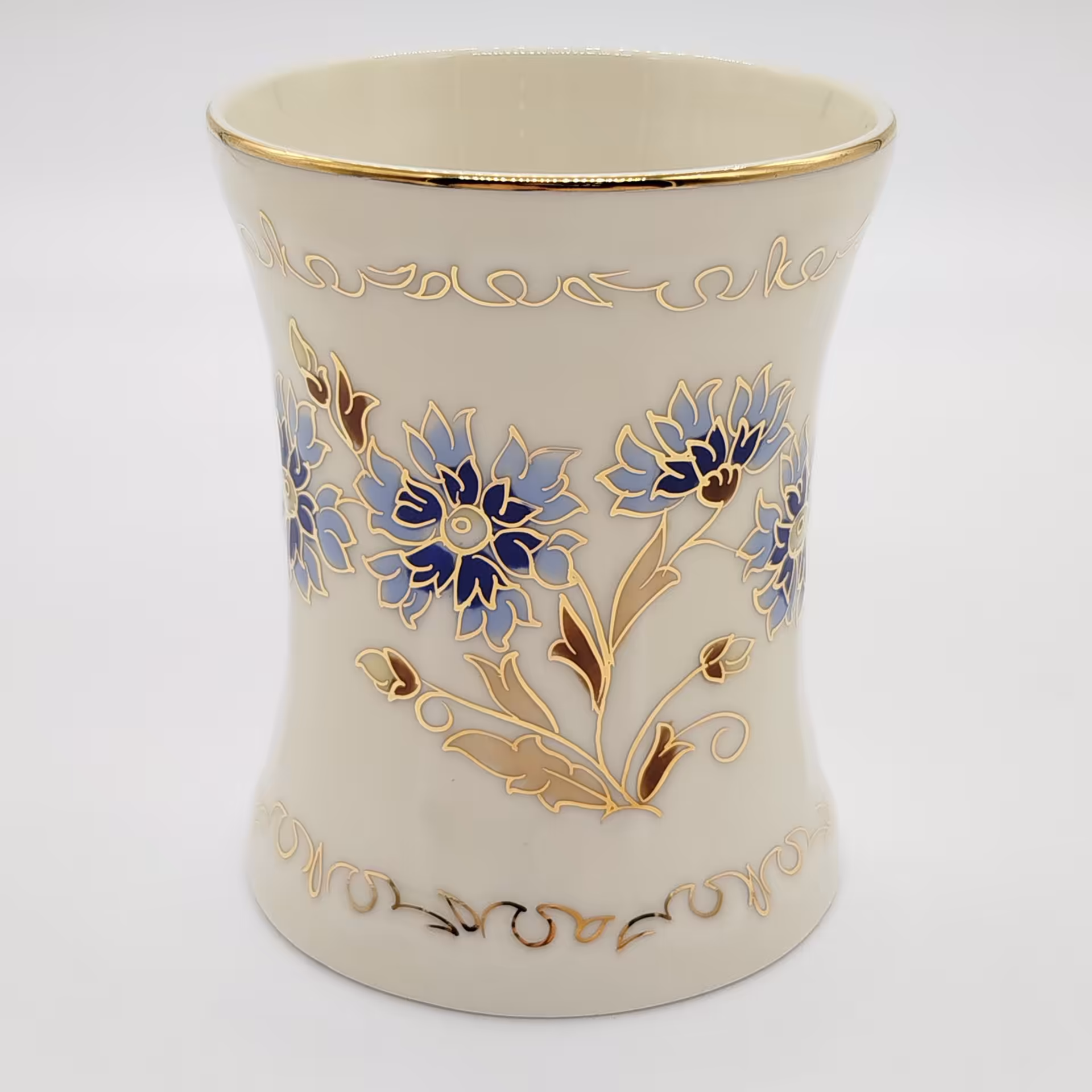 Ваза цвета слоновой кости (айвори) из сервиза "Cornflower" ("Василек"), Zsolnay