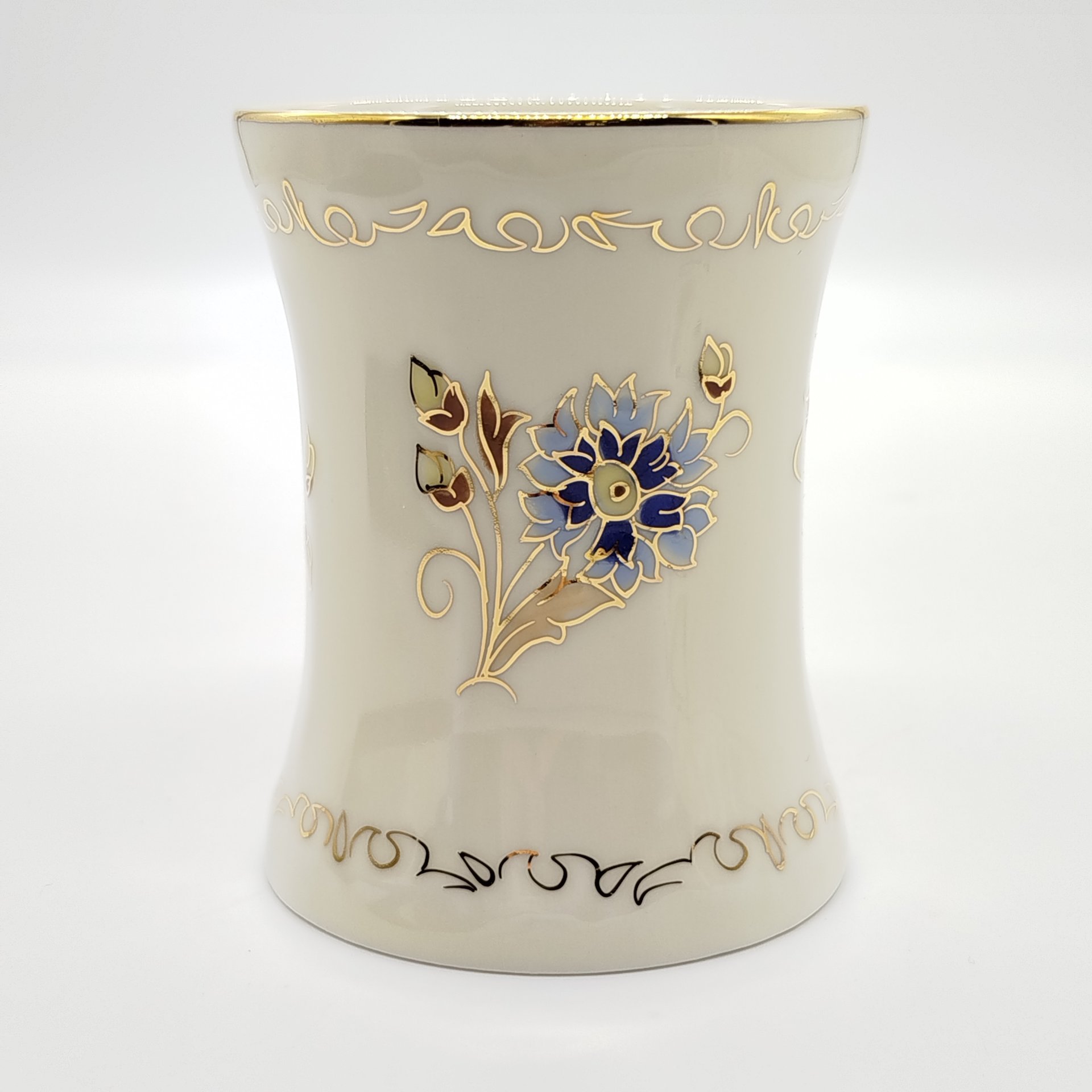 Ваза цвета слоновой кости (айвори) из сервиза "Cornflower" ("Василек"), Zsolnay