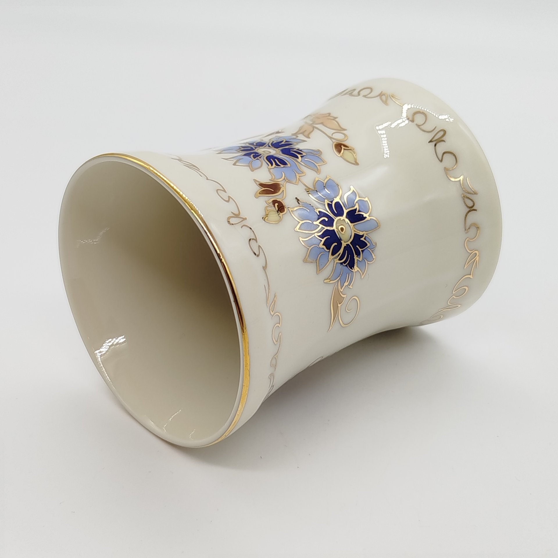 Ваза цвета слоновой кости (айвори) из сервиза "Cornflower" ("Василек"), Zsolnay