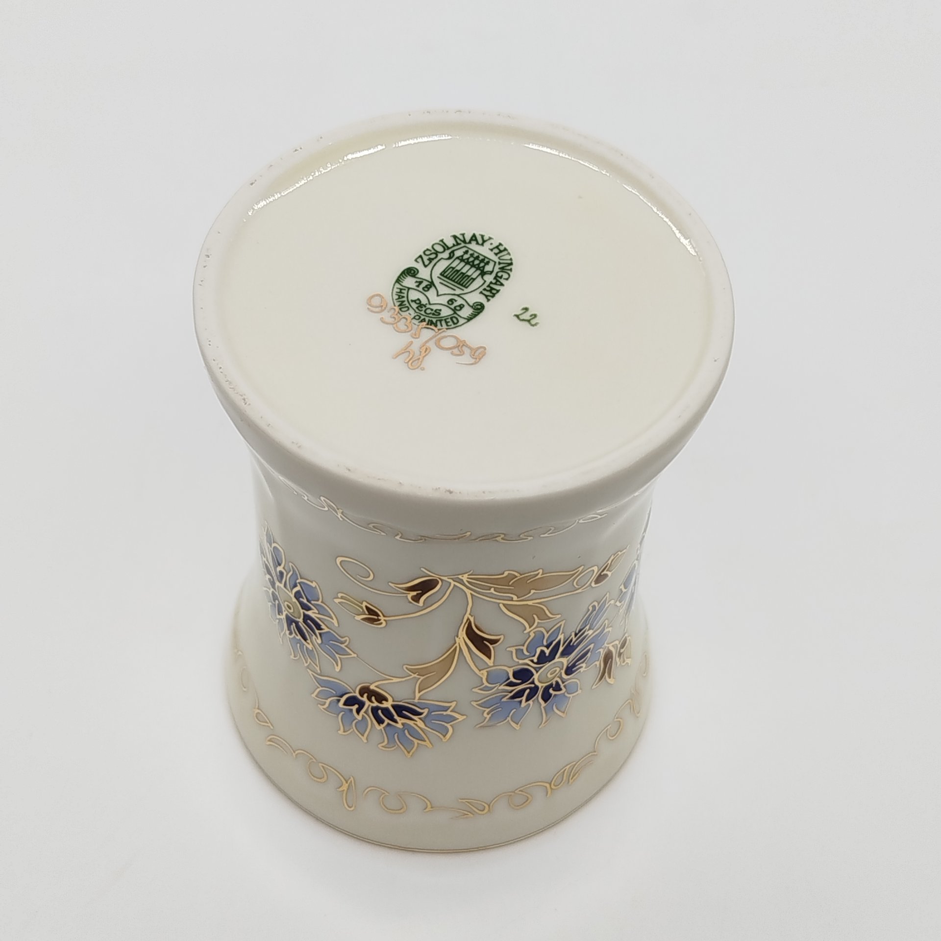 Ваза цвета слоновой кости (айвори) из сервиза "Cornflower" ("Василек"), Zsolnay