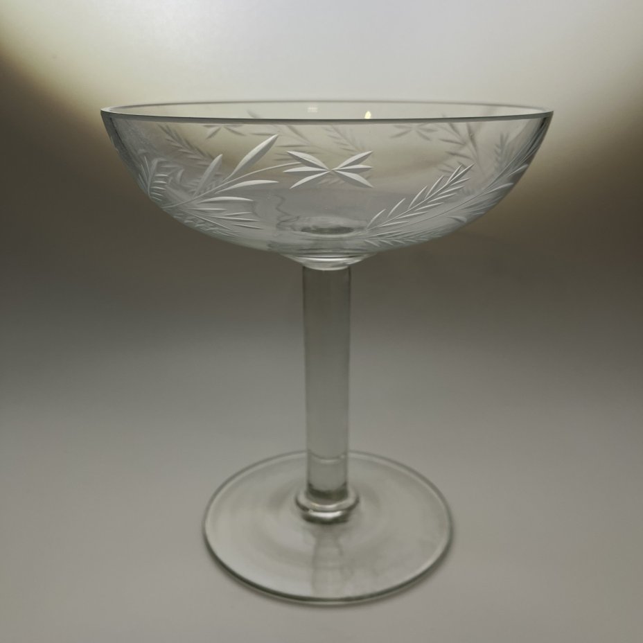 Вазочка на ножке (конфетница), стекло, резьба, СССР, 1970-1990 гг.