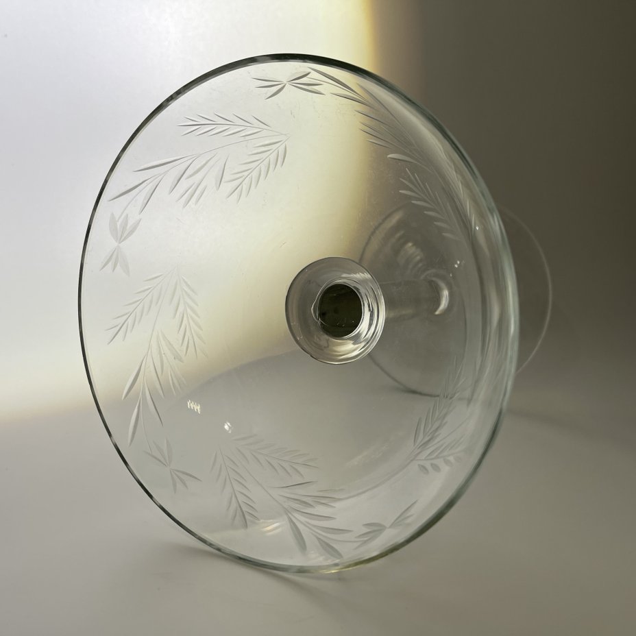 Вазочка на ножке (конфетница)