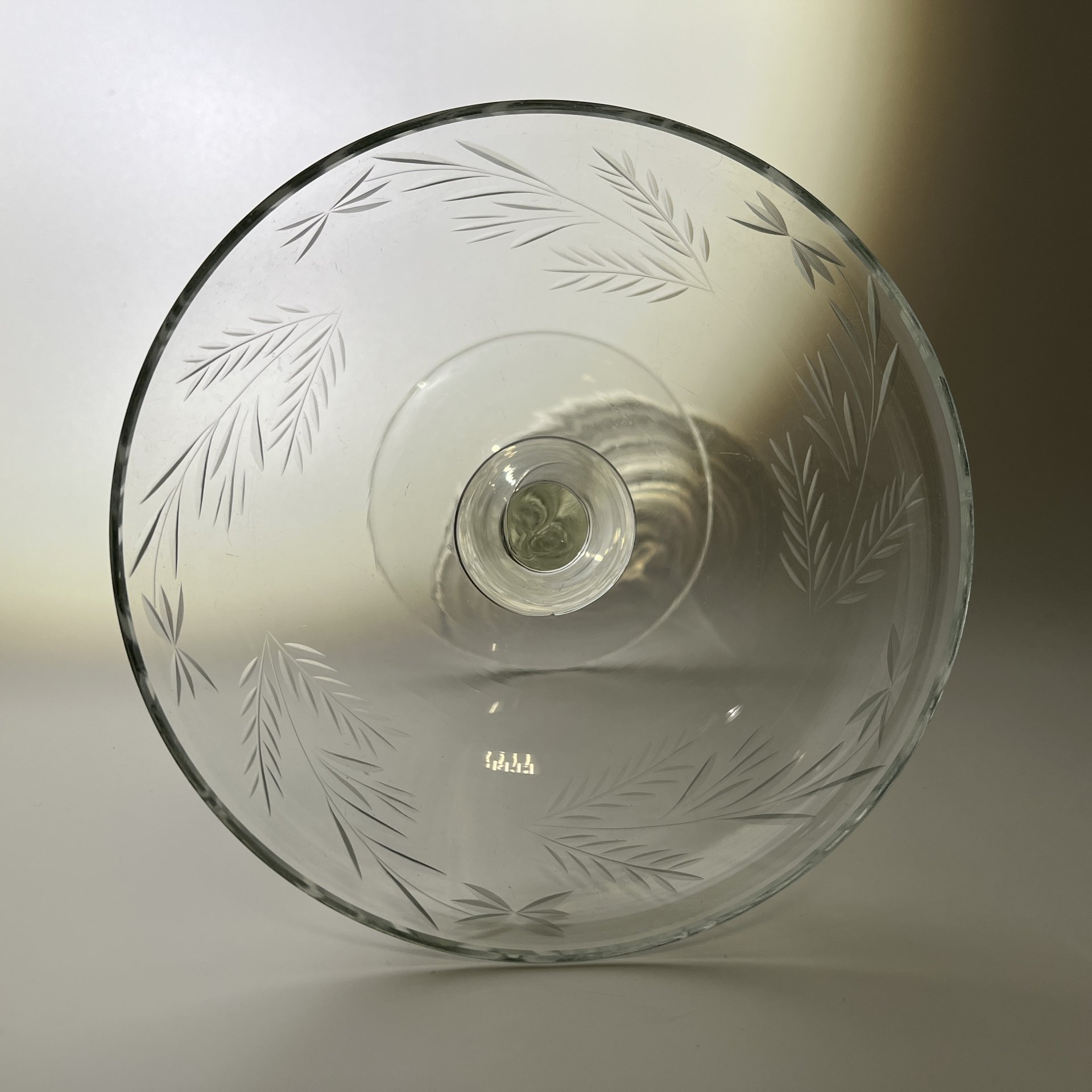 Вазочка на ножке (конфетница), стекло, резьба, СССР, 1970-1990 гг.