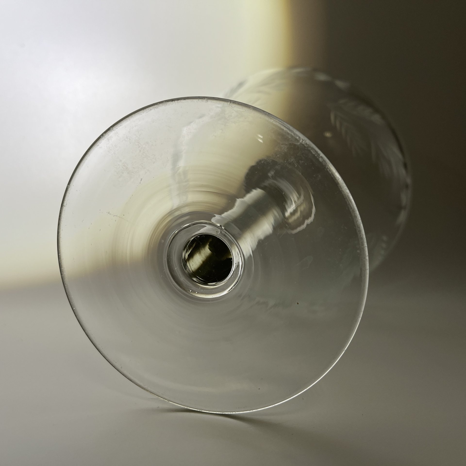 Вазочка на ножке (конфетница), стекло, резьба, СССР, 1970-1990 гг.