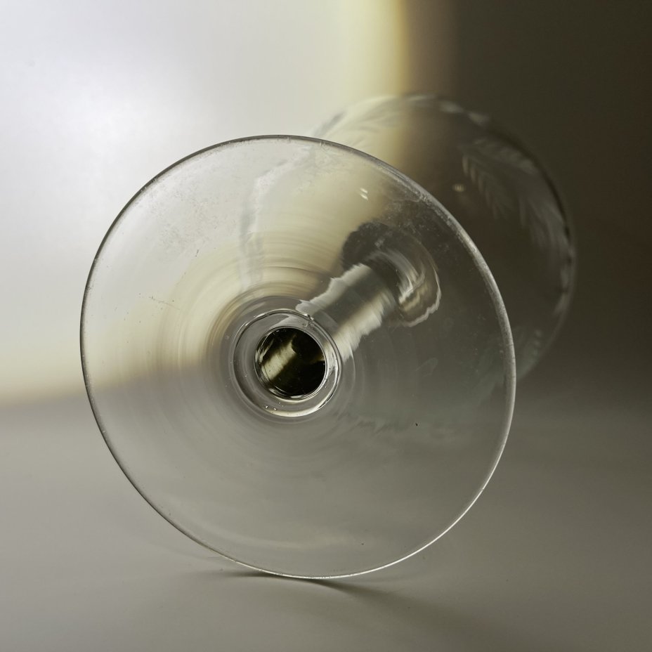 Вазочка на ножке (конфетница)