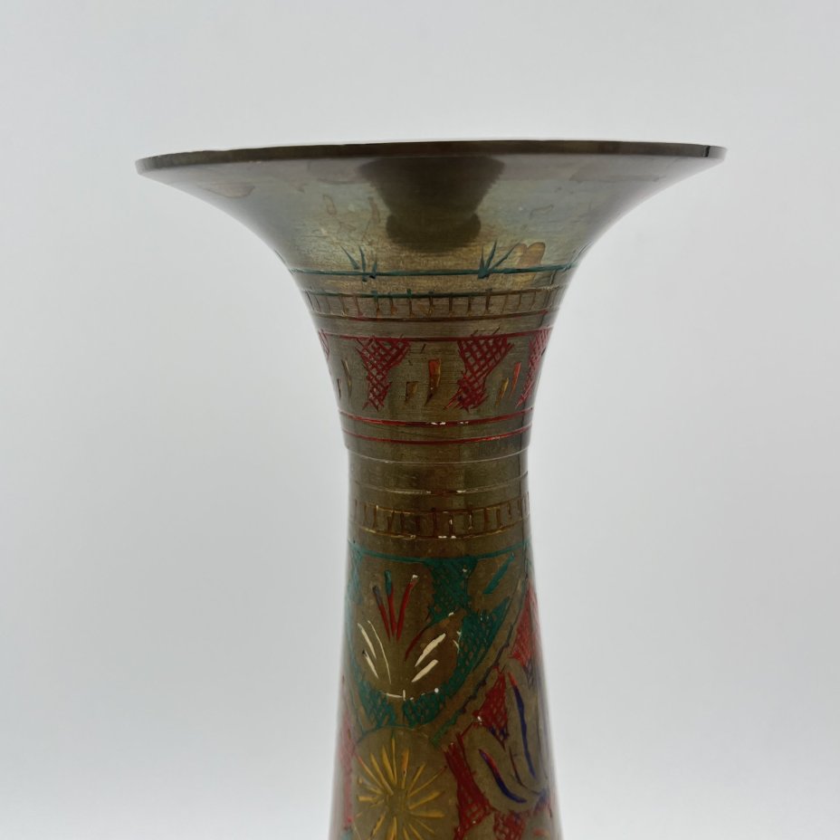 Ваза в восточном стиле с растительным декором