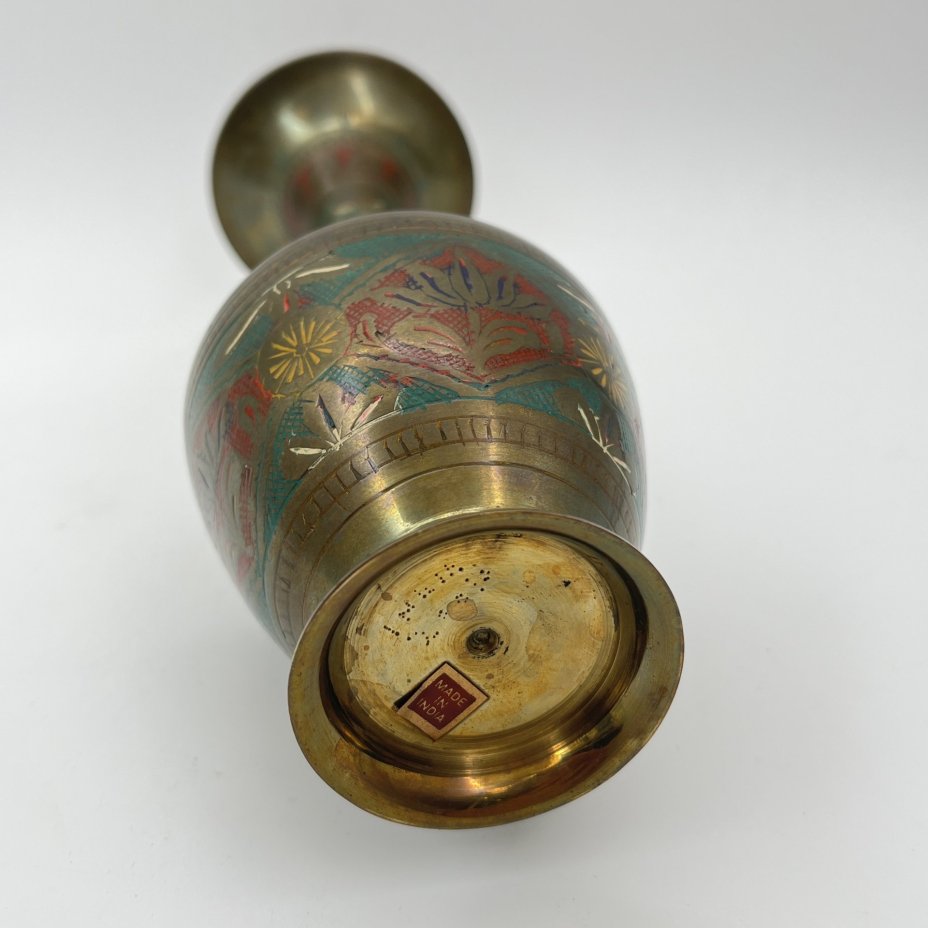 Ваза в восточном стиле с растительным декором