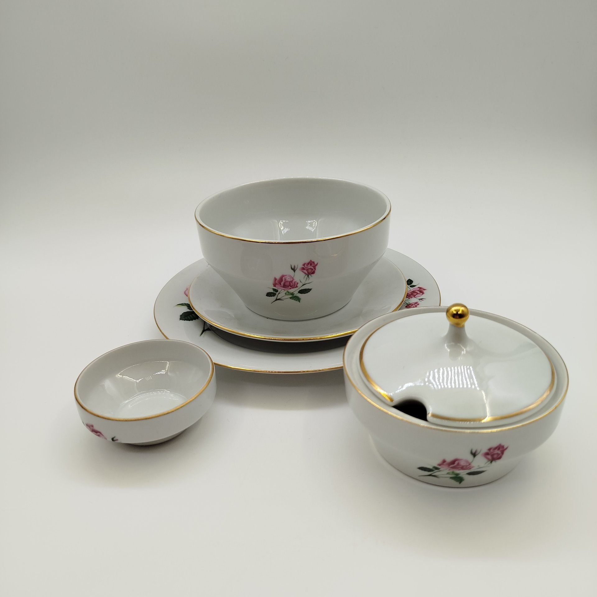 Набор для сервировки украшенный цветочным декором(соусник, солонка, сахарница, десертная тарелка), фарфор, деколь, золочение, Moritz Zdekauer (MZ), Чехословакия, 1970-1990 гг.
