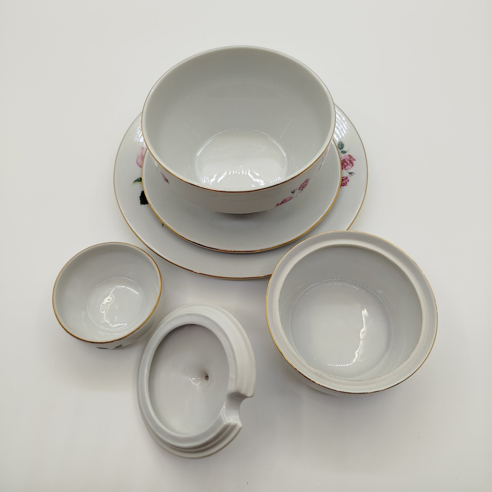 Набор для сервировки украшенный цветочным декором(соусник, солонка, сахарница, десертная тарелка), фарфор, деколь, золочение, Moritz Zdekauer (MZ), Чехословакия, 1970-1990 гг.