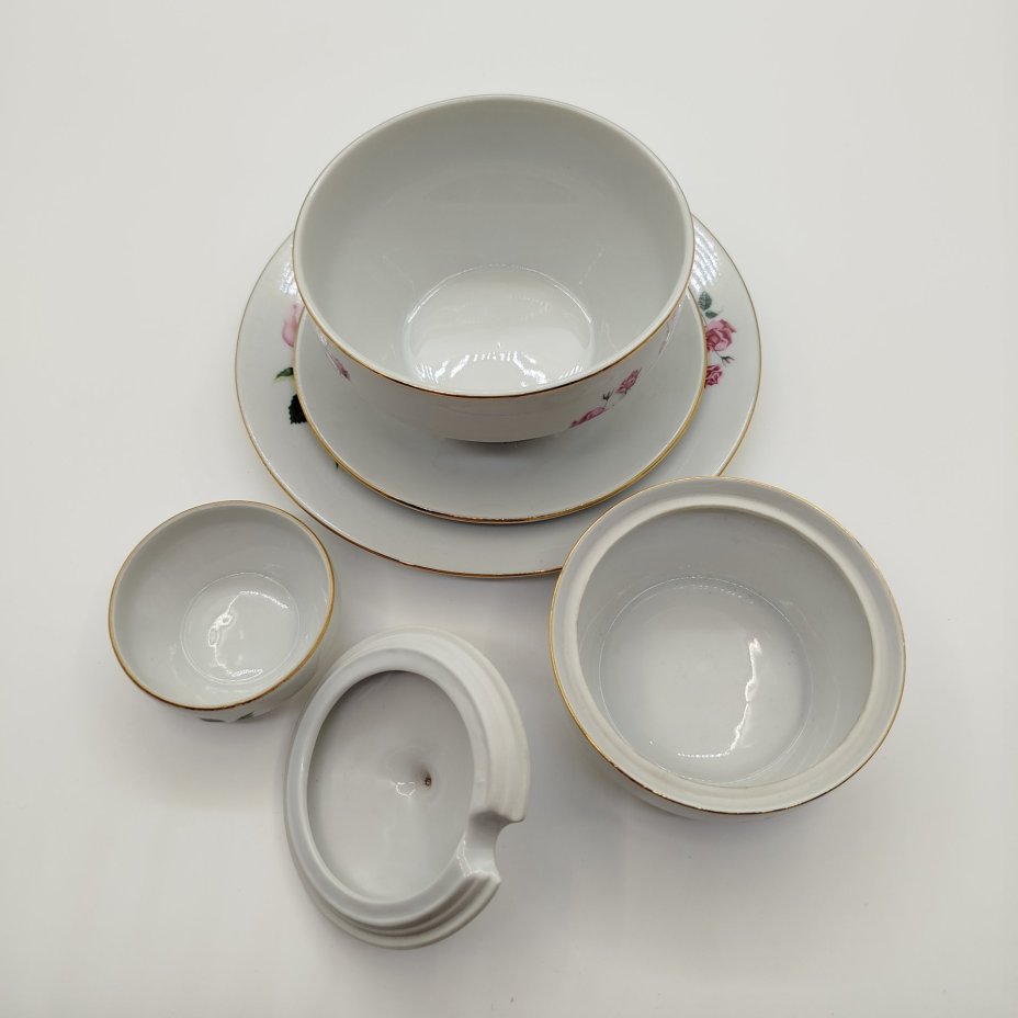 Набор для сервировки украшенный цветочным декором(соусник, солонка, сахарница, десертная тарелка), фарфор, деколь, золочение, Moritz Zdekauer (MZ), Чехословакия, 1970-1990 гг.