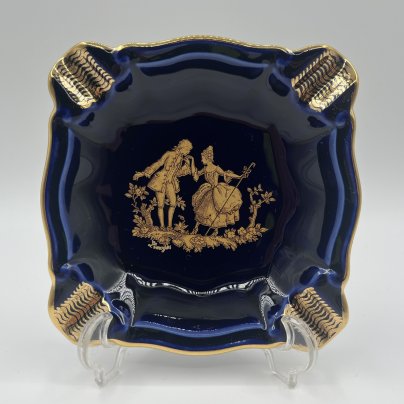 Пепельница кобальтого оттенка, украшенная галантной сценой, Fontanille & Marraud (F.M), Limoges France