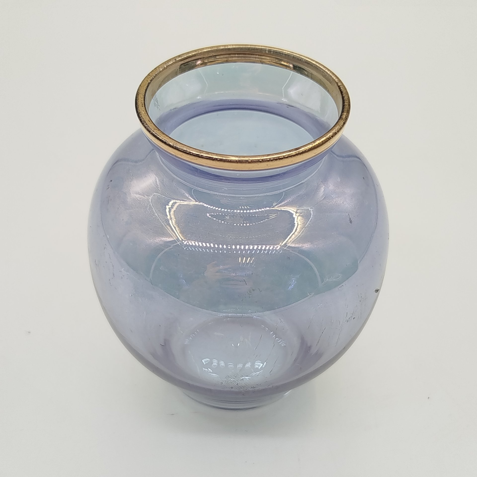 Ваза миниатюрная фиолетового оттенка, цветное стекло, золочение, СССР, 1970-1990 гг.