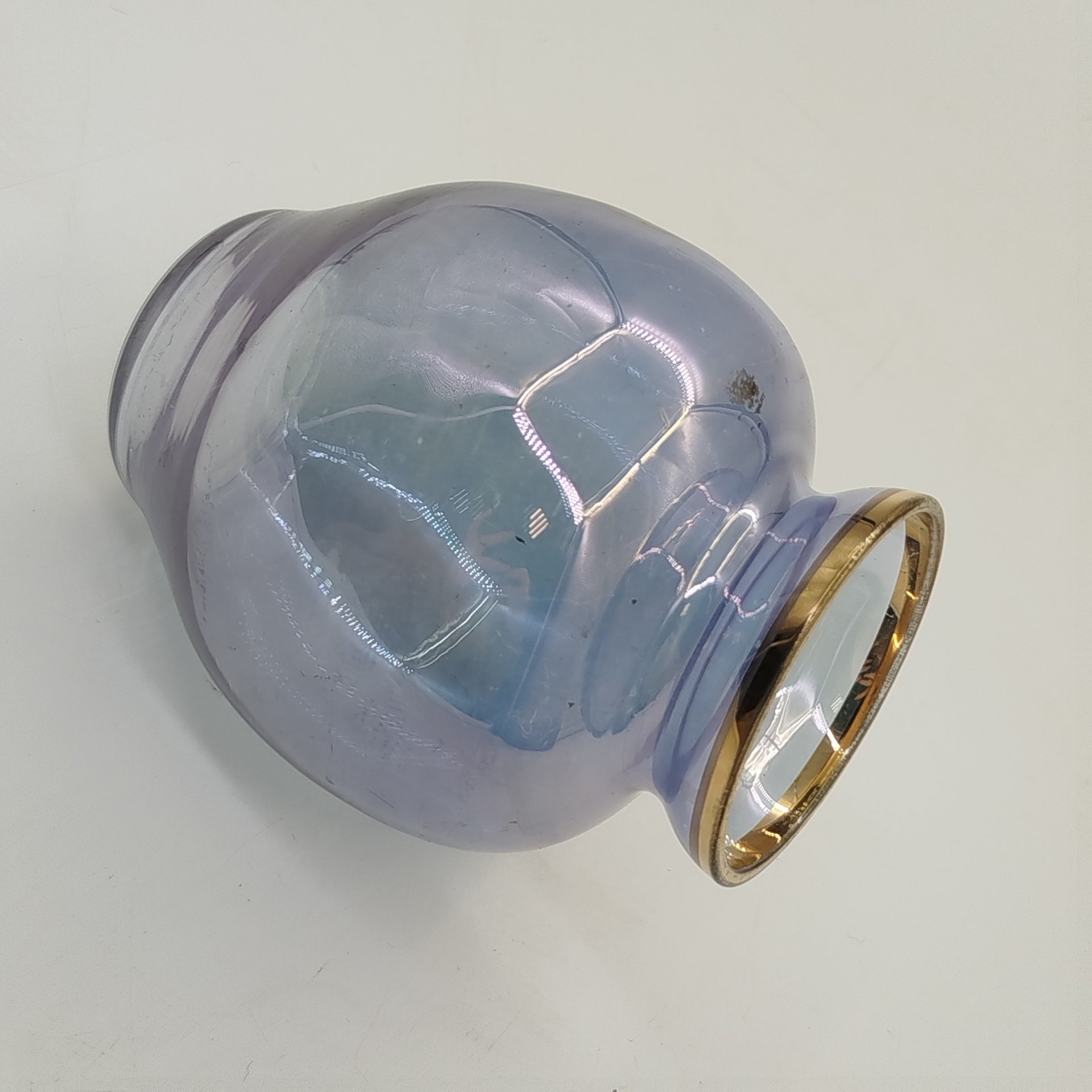 Ваза миниатюрная фиолетового оттенка, цветное стекло, золочение, СССР, 1970-1990 гг.