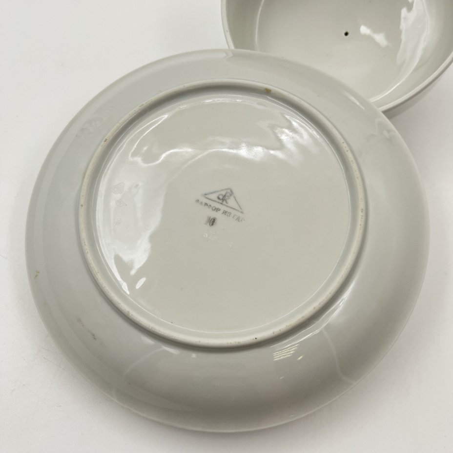 Масленка, украшенная изображением полевых цветов, Porzellanwerke Könitz (OPK)