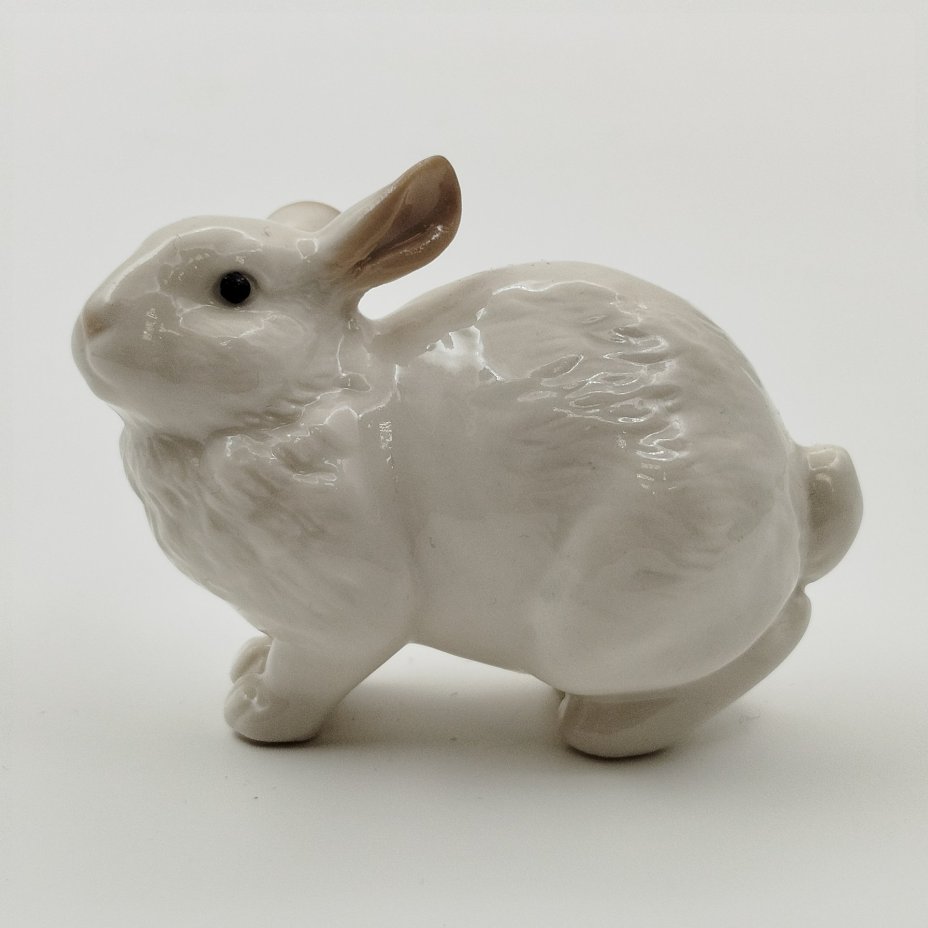 Статуэтка "Заяц", фарфор, роспись, Императорский фарфоровый завод (ИФЗ), Российская Федерация, 2000-2010 гг.