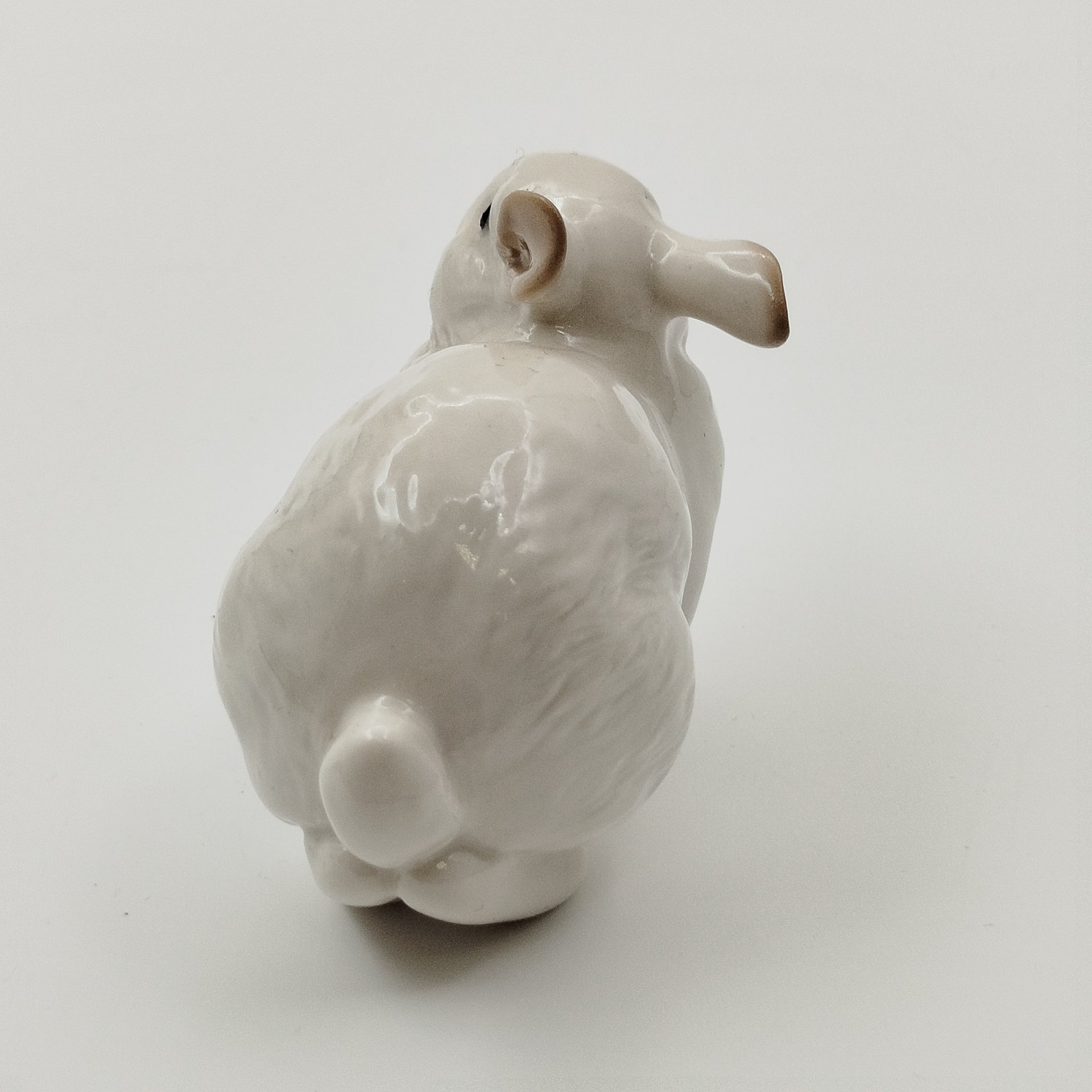 Статуэтка "Заяц", фарфор, роспись, Императорский фарфоровый завод (ИФЗ), Российская Федерация, 2000-2010 гг.