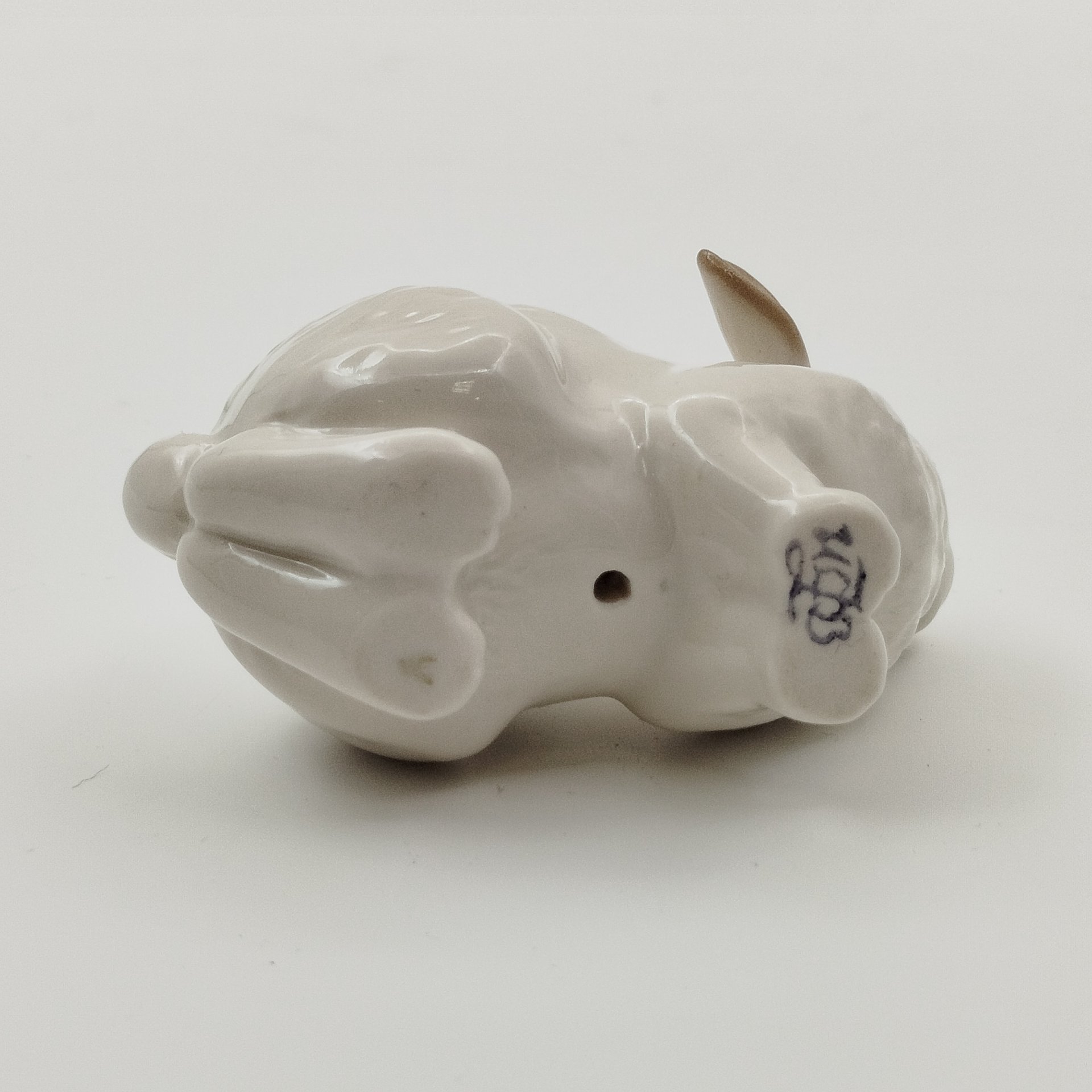 Статуэтка "Заяц", фарфор, роспись, Императорский фарфоровый завод (ИФЗ), Российская Федерация, 2000-2010 гг.