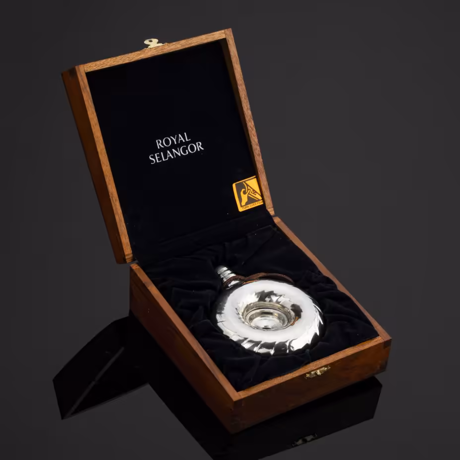 Фляга с воронкой для наливания напитка в подарочной коробке, Royal Selangor