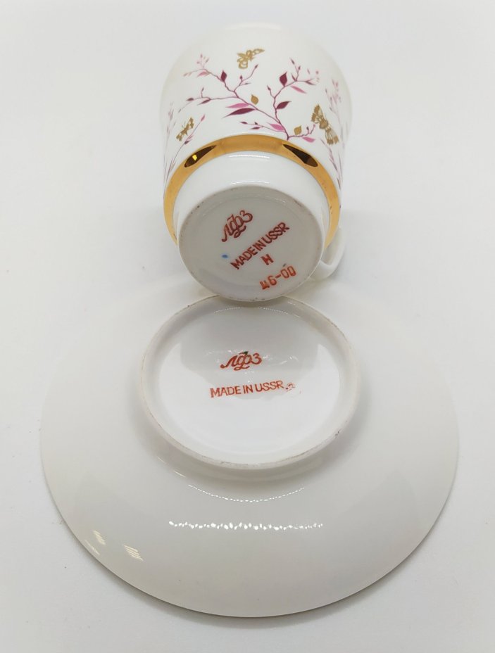 Пара кофейная "Розовые веточки" ("Золотые бабочки"), форма "Майская", автор формы Э.М. Криммер, художник В.Г. Богданов, Ленинградский фарфоровый завод (ЛФЗ)