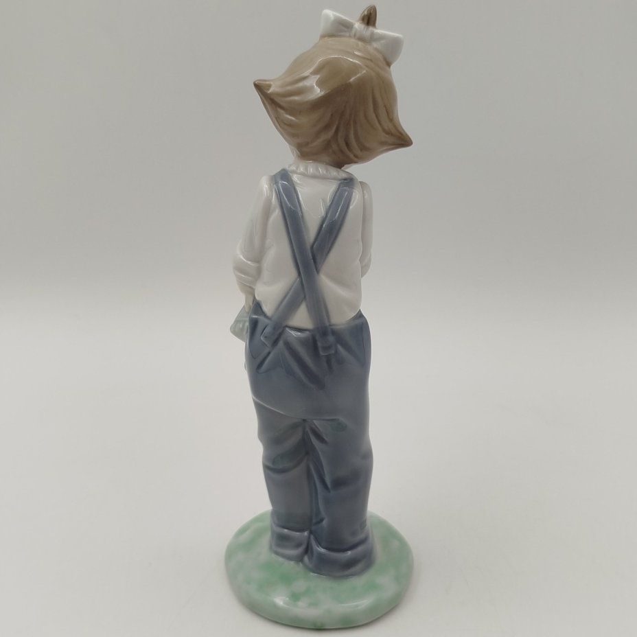 Статуэтка "Девочка с куклой", фарфор, роспись, NAO Porcelain, Испания, 1970-2000 гг.