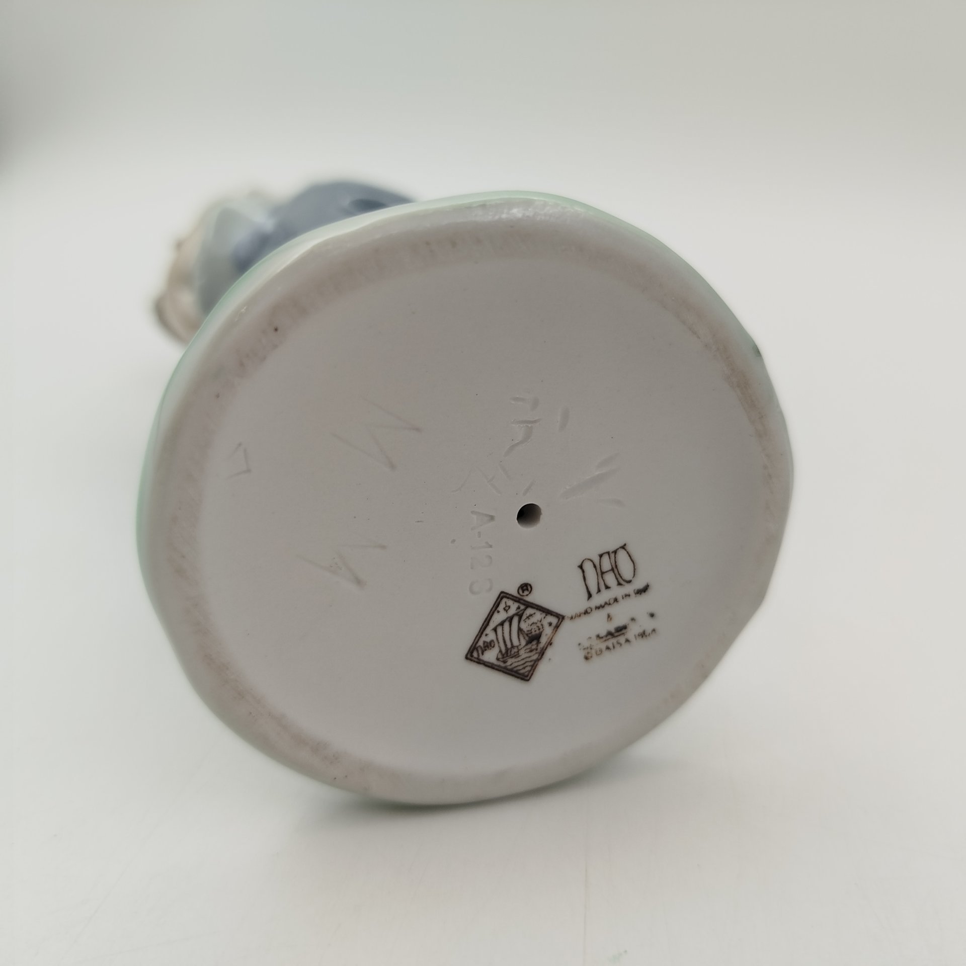 Статуэтка "Девочка с куклой", фарфор, роспись, NAO Porcelain, Испания, 1970-2000 гг.