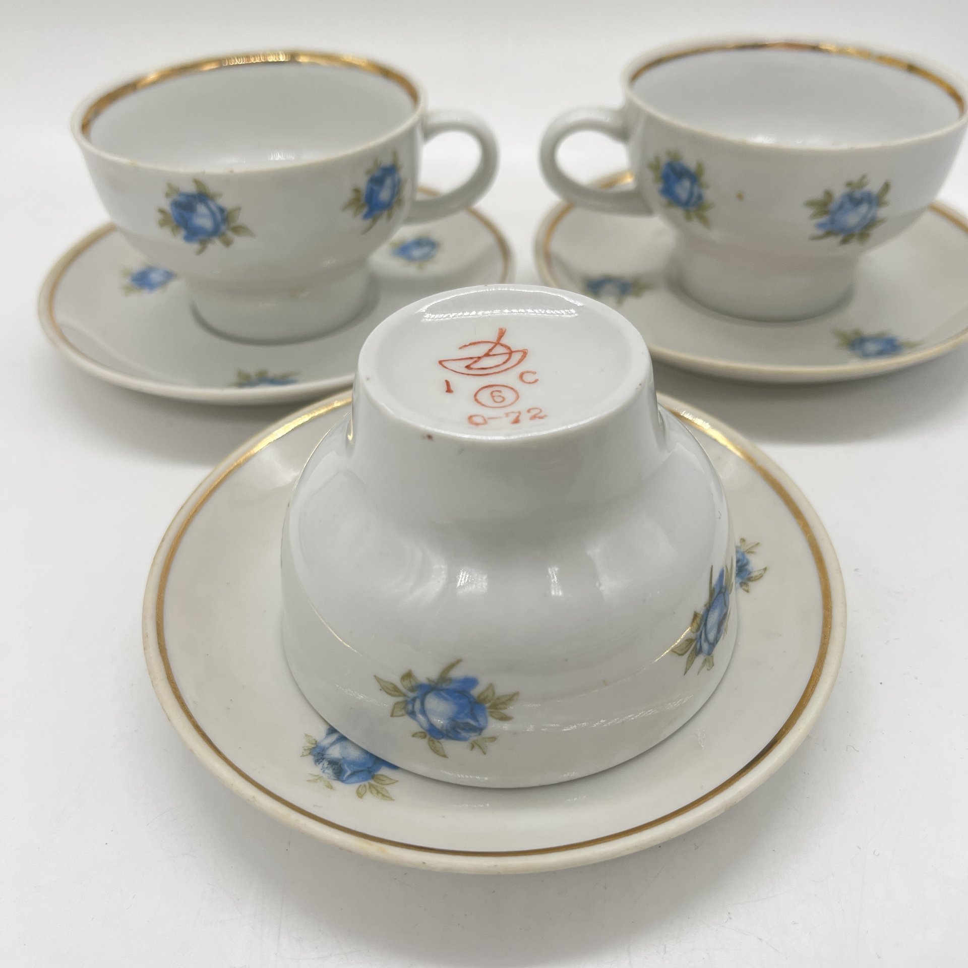 Набор из 3 кофейных пар с цветочным декором, фарфор, деколь, золочение, Довбышский фарфоровый завод (Довбыш), СССР, 1970 г.