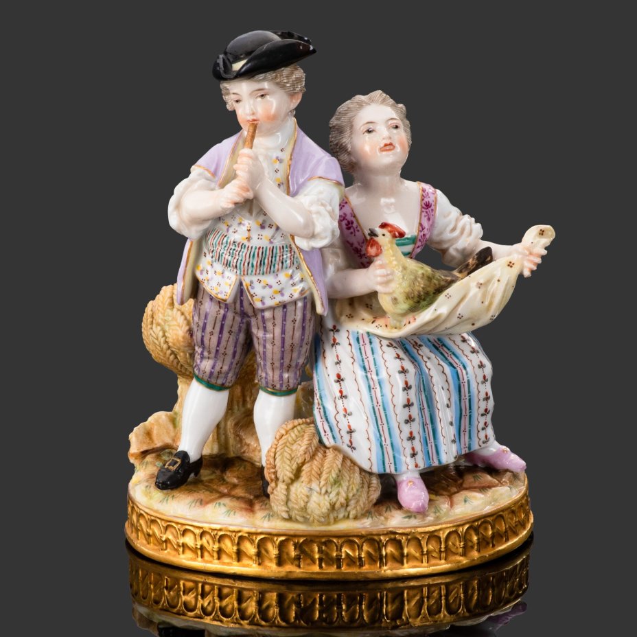 Статуэтка "Сбор урожая" ("Мальчик с дудочкой и девочка с курочкой), Dressel, Kister & Co (Дрессель. Кистер и Ко), фарфор, роспись, золочение, Германия, 1907-1922 гг.