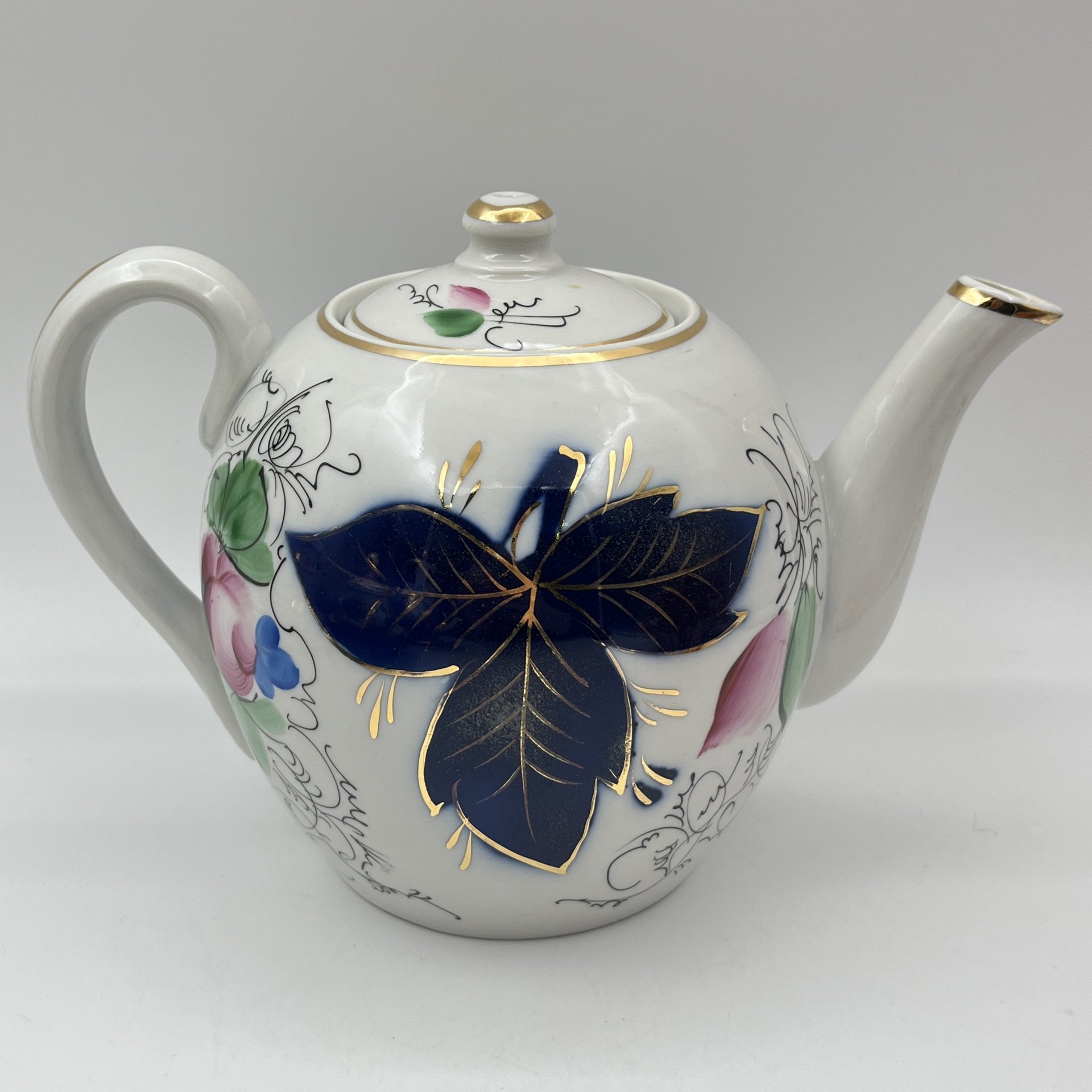 Чайник "Виноград", фарфор, роспись, золочение, Кузяевский фарфоровый завод, СССР, 1963-1991 гг.