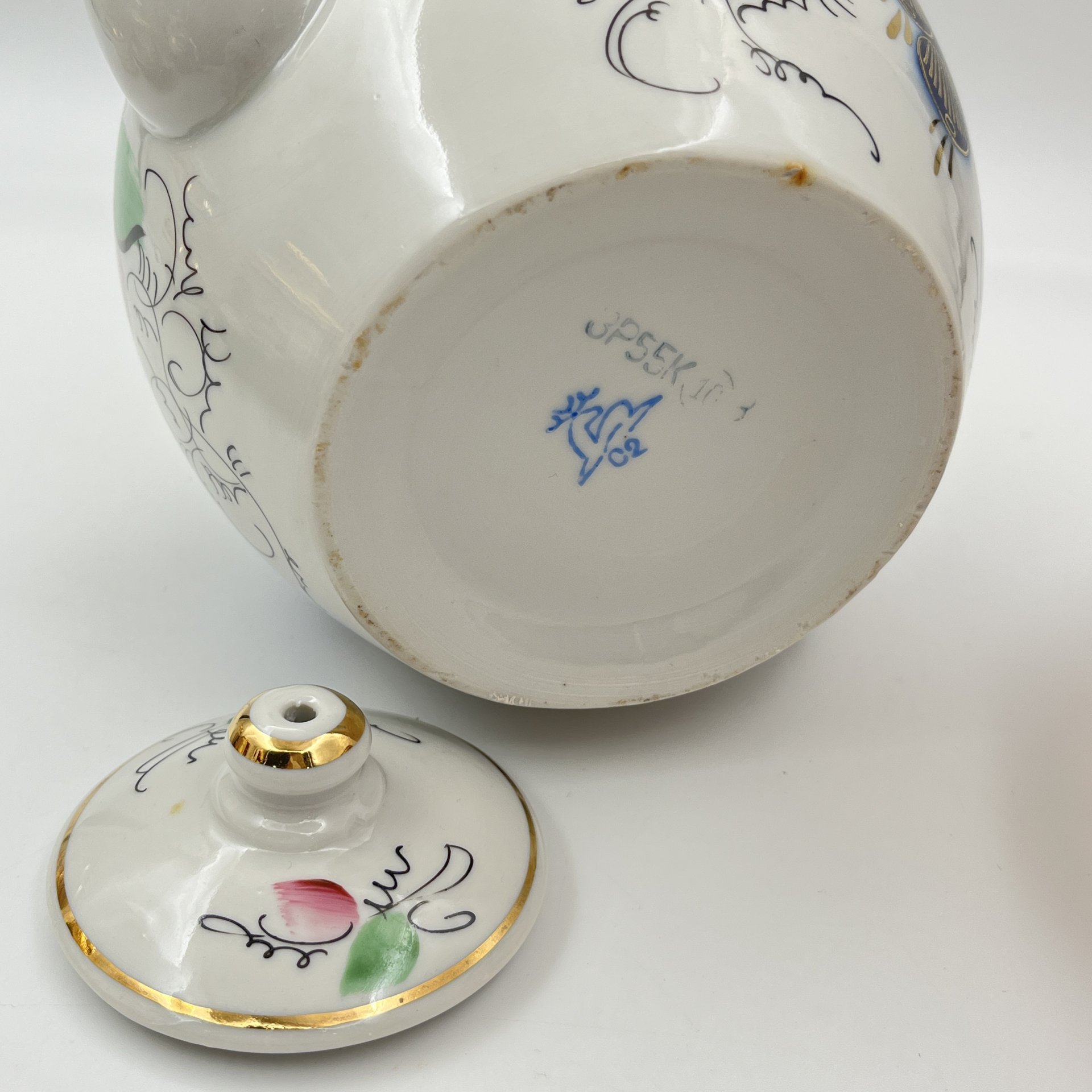 Чайник "Виноград", фарфор, роспись, золочение, Кузяевский фарфоровый завод, СССР, 1963-1991 гг.