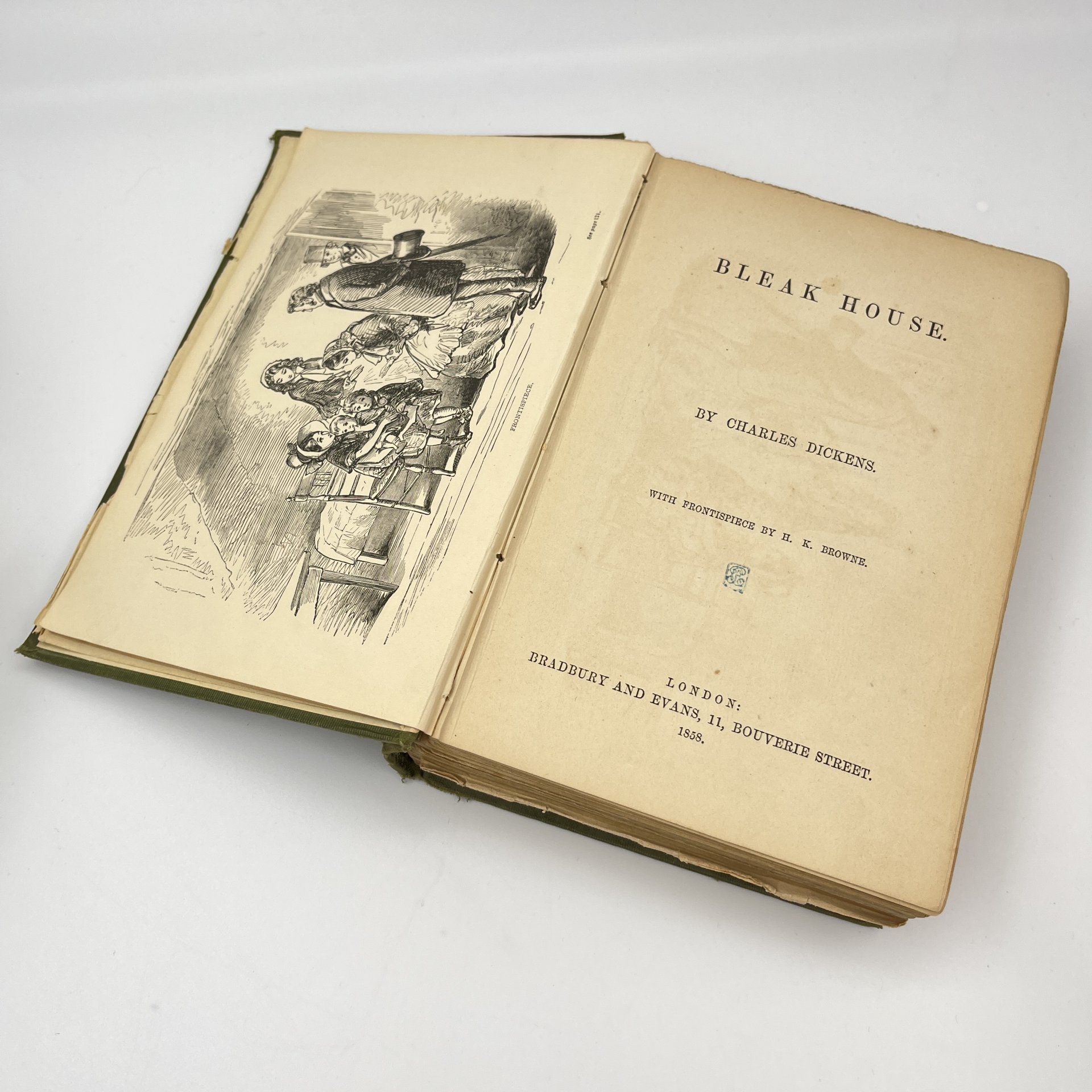 Книга Чарльз Диккенс, "Холодный дом" (На языке оригинала), [Прижизненное издание], бумага, печать, коленкор, тиснение, Великобритания, 1858 г.