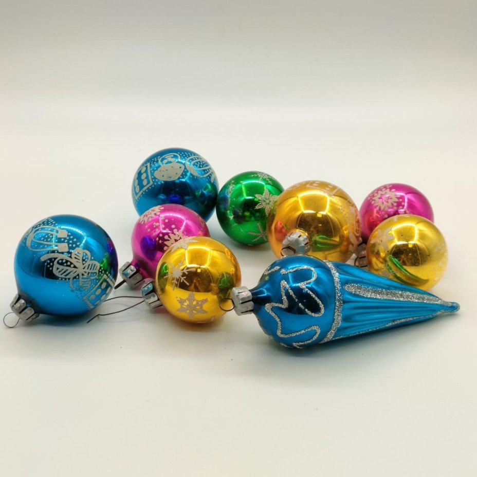 Набор из 9-ти ёлочных шаров различных размеров (в подборе)