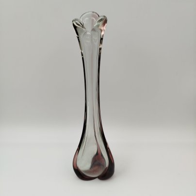 Ваза «Волна» с элементами марганцевого оттенка, стекло, Ленинградский стекольный комбинат «Победа» (Колпино), СССР, 1970-1990 гг.